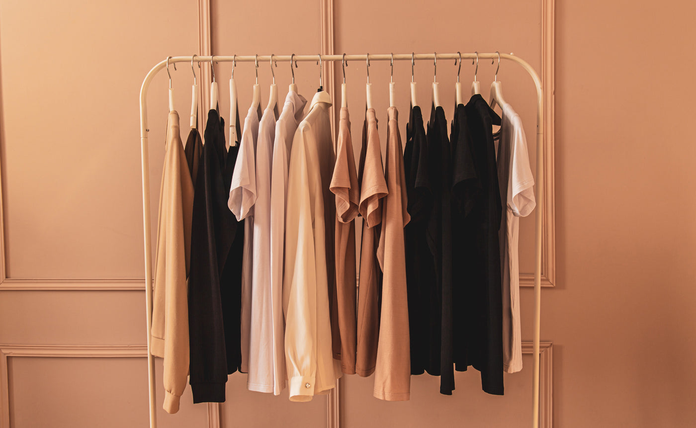 Capsule Wardrobe, Photo: Piotr Szulawski via Unsplash
