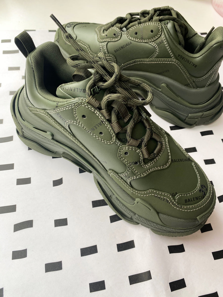 Triple S Sneaker Khaki Allover Logo preloved